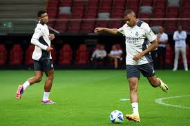 后防球员应 后防球员应